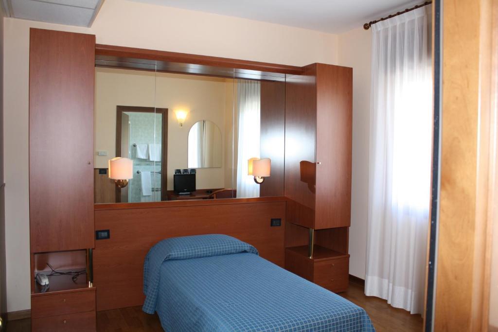 Hotel Belfiore Salzano Oda fotoğraf